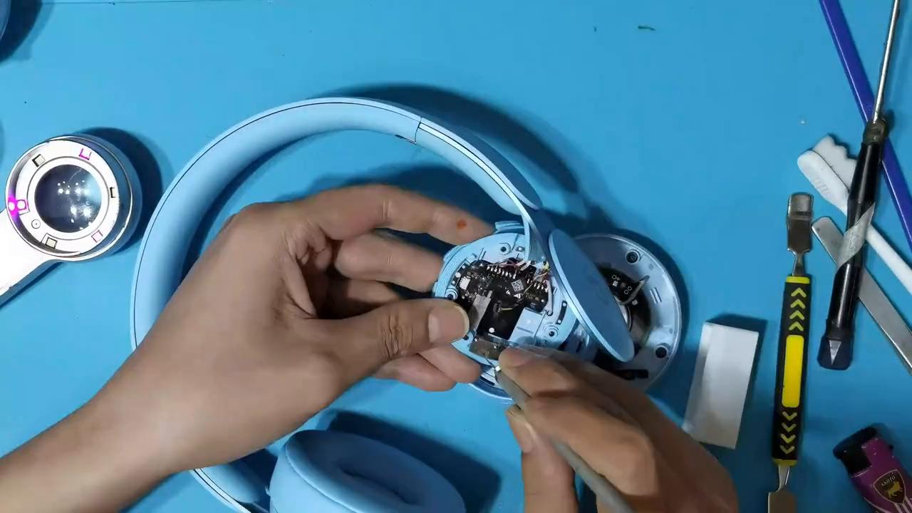 beatssolo耳机拆解视频,beatssolopro换耳罩教程