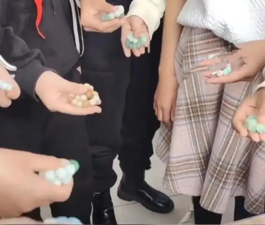 年轻人盘串烧香，包青天的看法比专家高明多了！