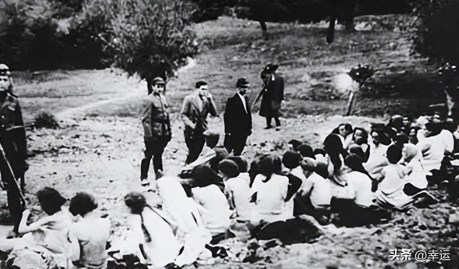 30张老照片再现！变态的纳粹，逼犹太人女人脱衣，集体*杀屠**