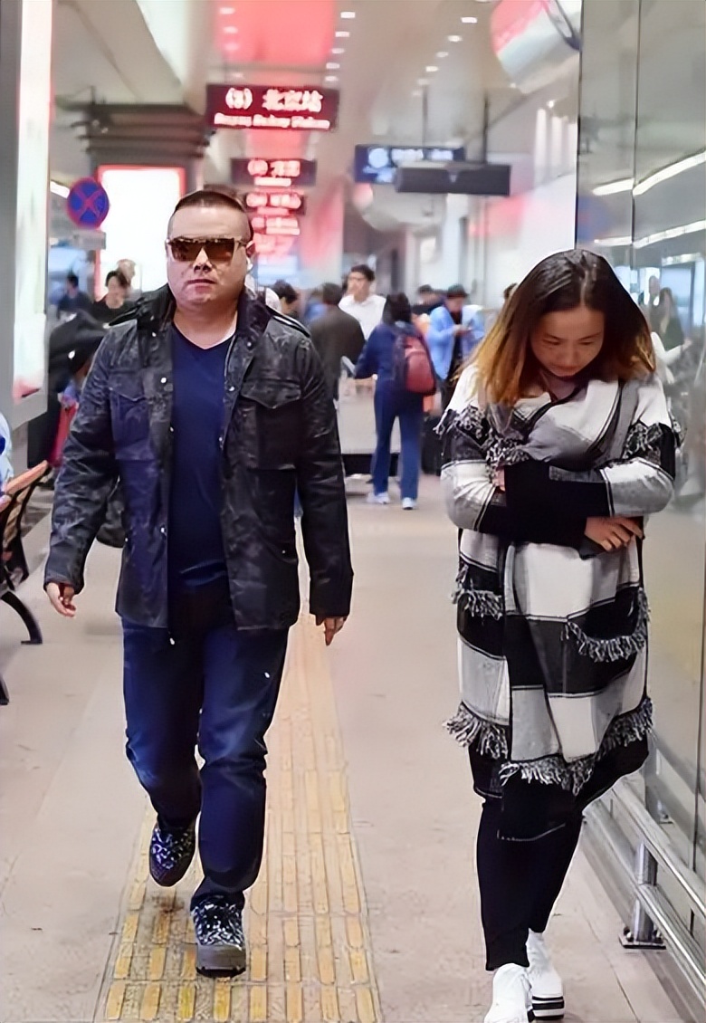 岳云鹏妻子郑敏,岳云鹏的妻子郑敏做什么的