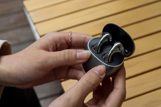 华为FreeBuds5体验评测：“水滴”造型不负澎湃好音质！