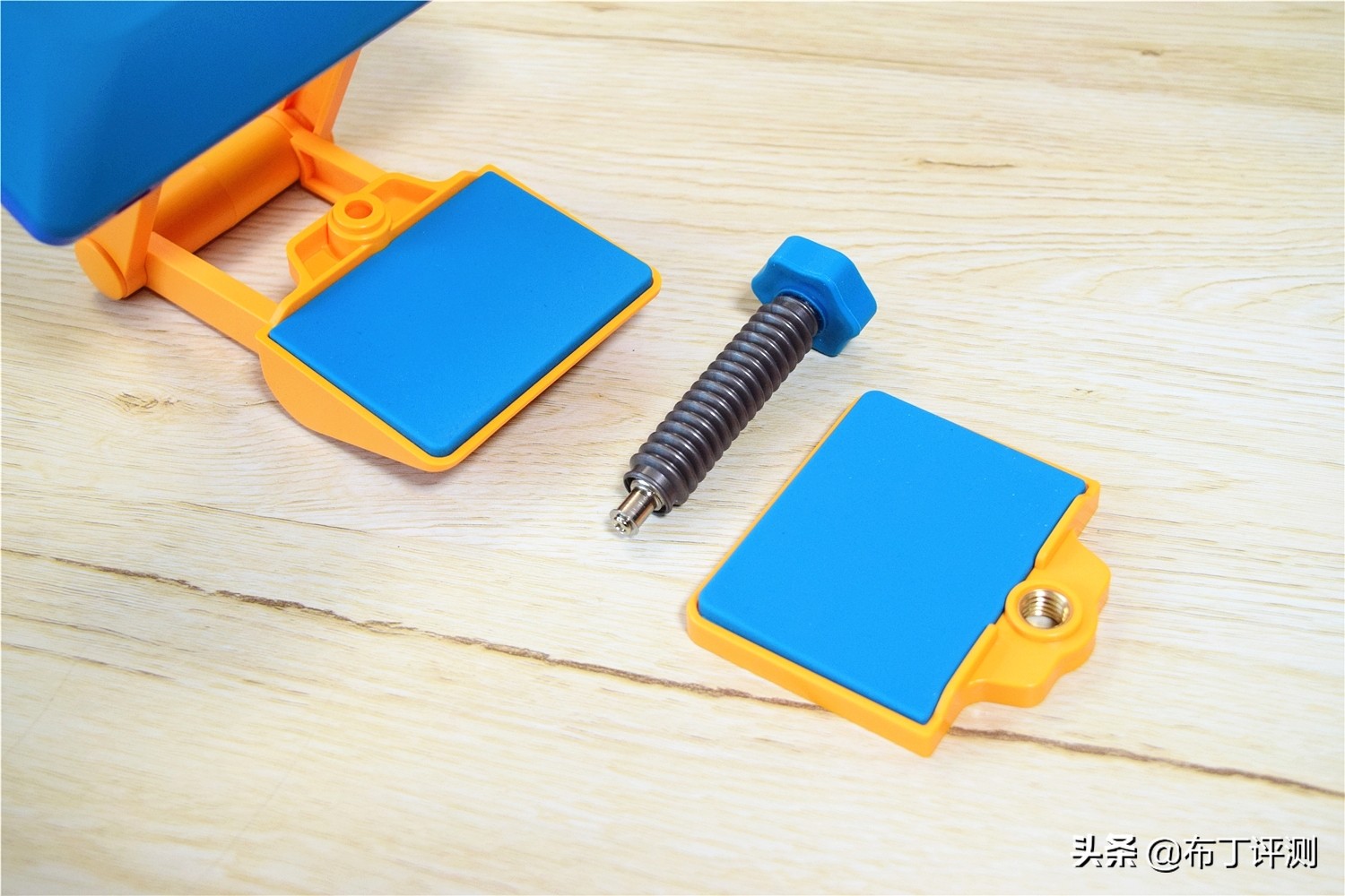 如何培养孩子的正确坐姿？UBOT智能坐姿矫正器评测