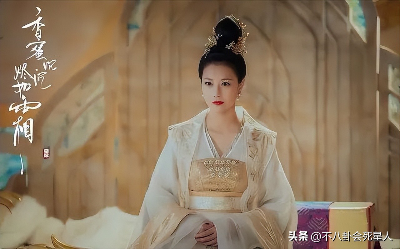 52岁周海媚近照穿粉红上衣,52岁周海媚精修图身材纤细