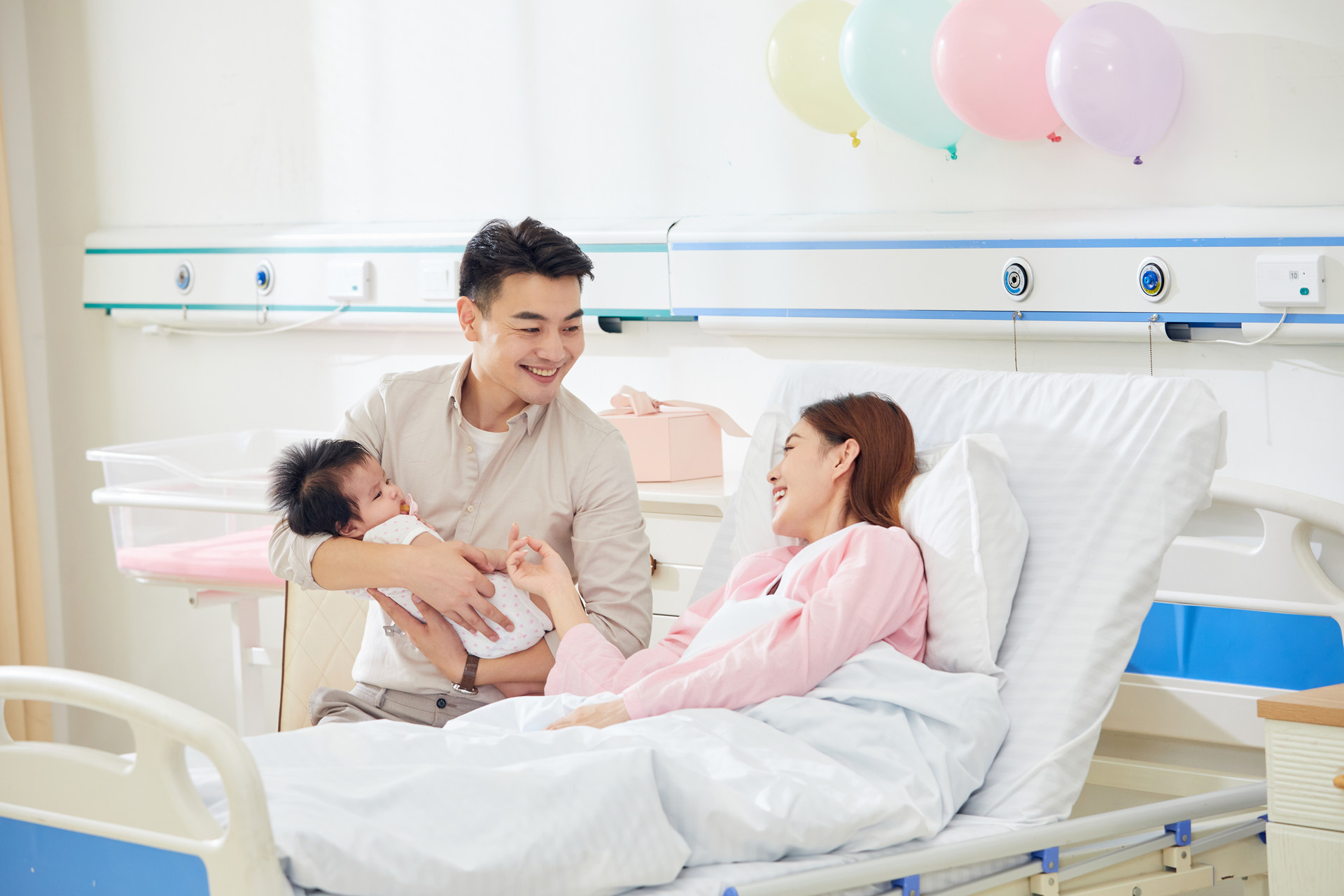 父母要求不允许哭泣,父母哭对孩子有很大的影响吗