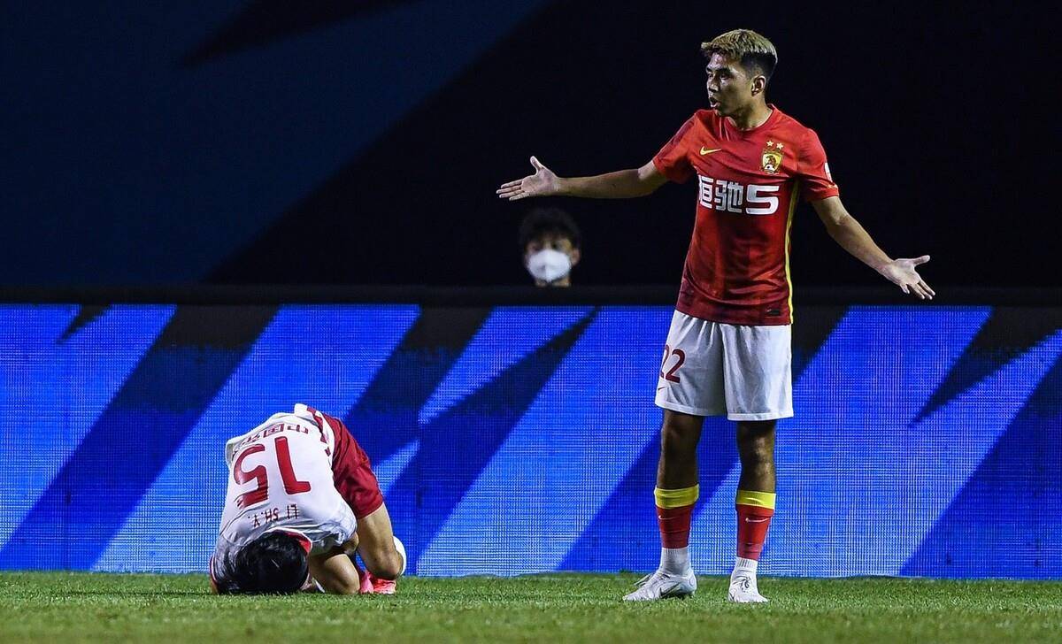 正面刚！媒体人曝国足新星改年龄，更多证据流出，或遭亚足联处罚