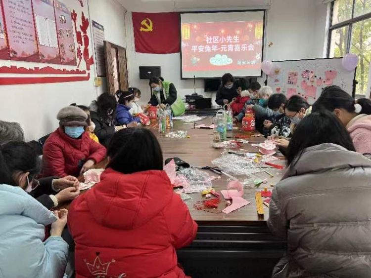 猜灯谜赢花灯趣味闹元宵,元宵节当然少不了做花灯猜灯谜