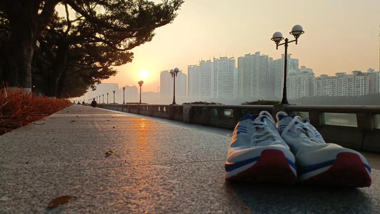 碳板跑鞋3.0pro跟5.0pro哪个好,耐克nikealphaflynext%4代碳板跑鞋