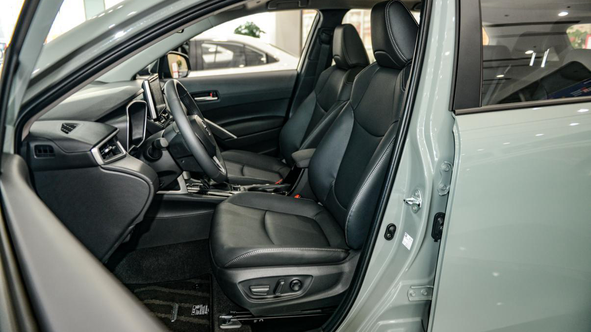 卡罗拉锐放2023混动配置,卡罗拉锐放2023混动标配款评测