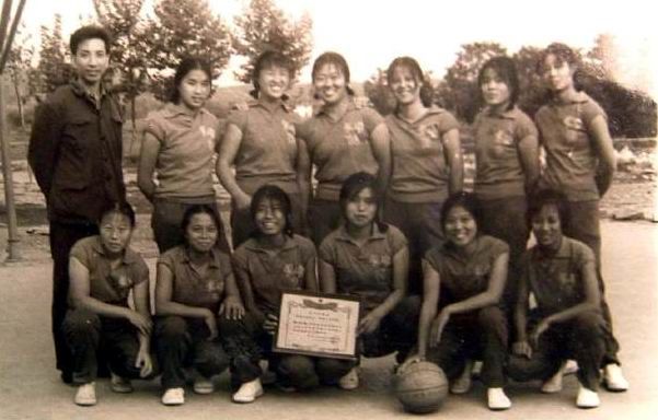 一场惊心动魄的篮球赛,一场别开生面的篮球赛作文