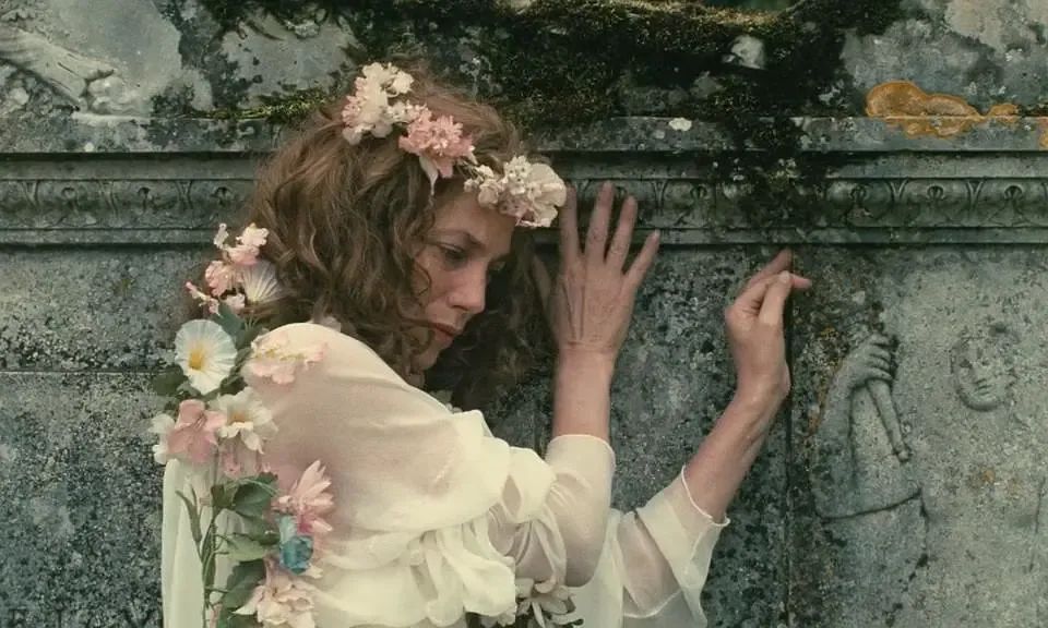 *片禁**、禁曲、禁忌恋，这饱受争议的顶级女星也走了