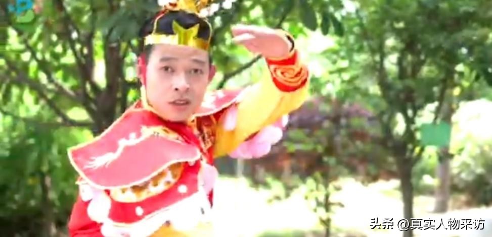 我，单位全是女生，就我一个男的，擅长唱歌跳舞，领导把我当个宝