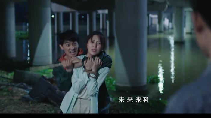 女子被竹签刺穿,22岁女子被刺穿