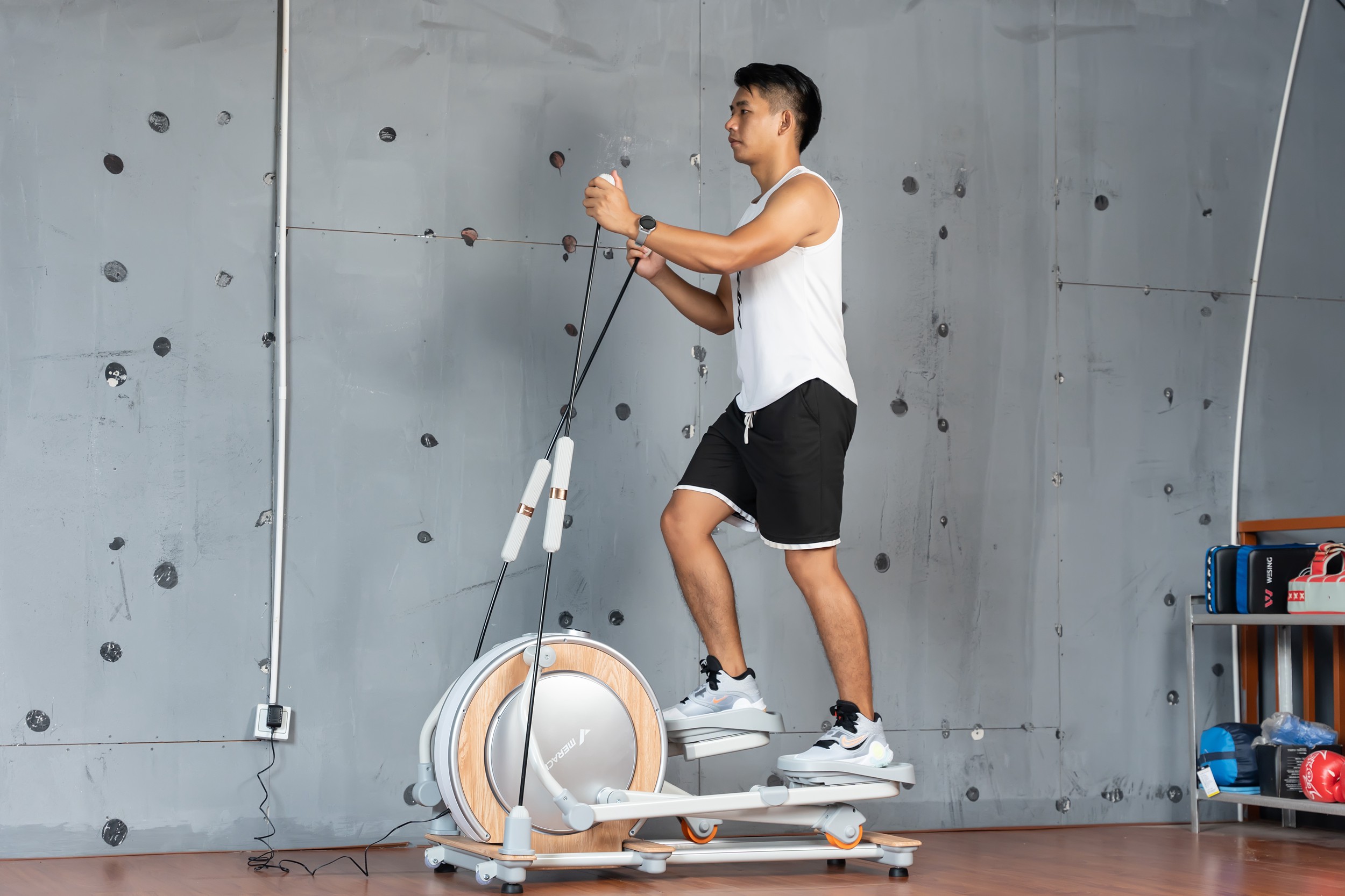 广西赵又廷告诉你：这种“前驱后翘”椭圆机，真是太刺激了