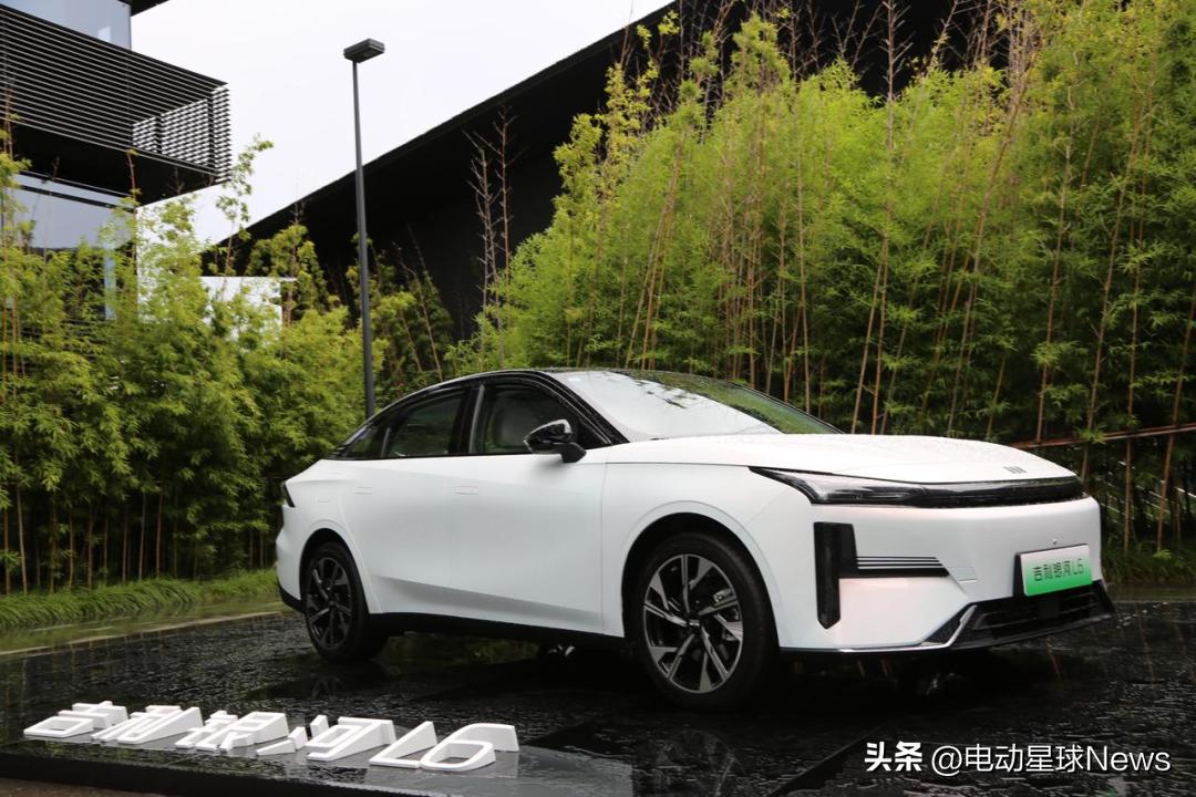 十万出头新能源吉利银河l6,吉利银河l6龙腾版125kmplus油耗