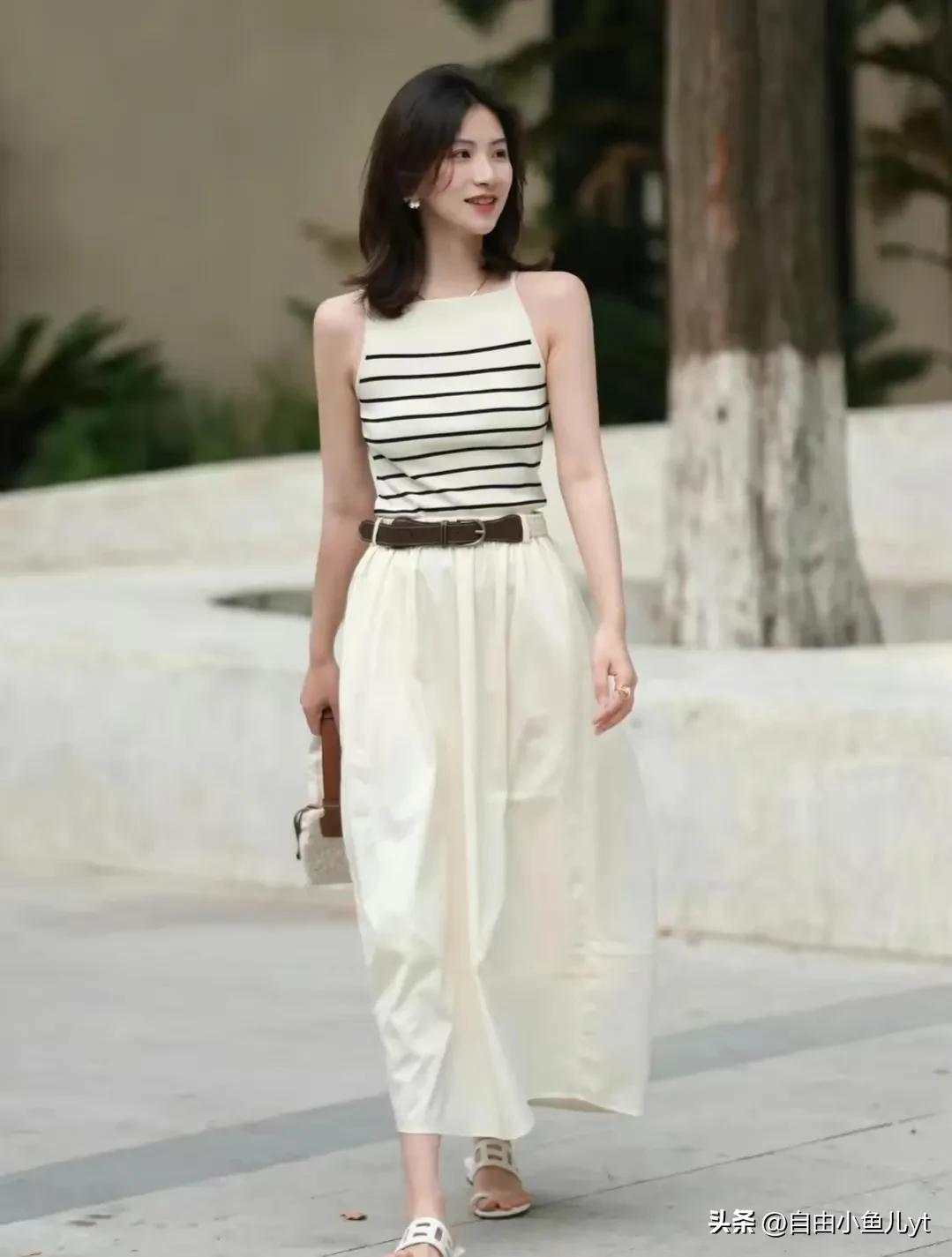 浅色系穿搭夏季中性,适合夏天的浅色系穿搭学生党
