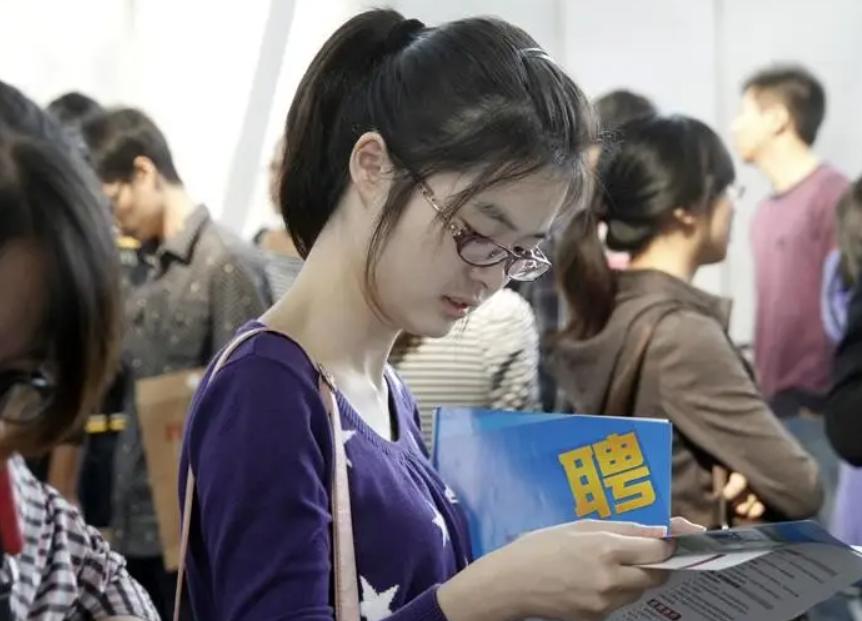 hr眼中的大学生简历无非三种,hr看应届生简历主要看哪些