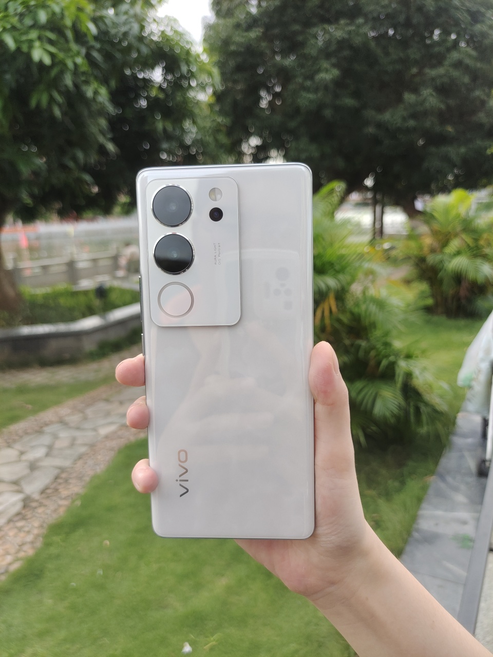 vivos17pro柔光灯试用,vivos17pro冰白玉光与夜