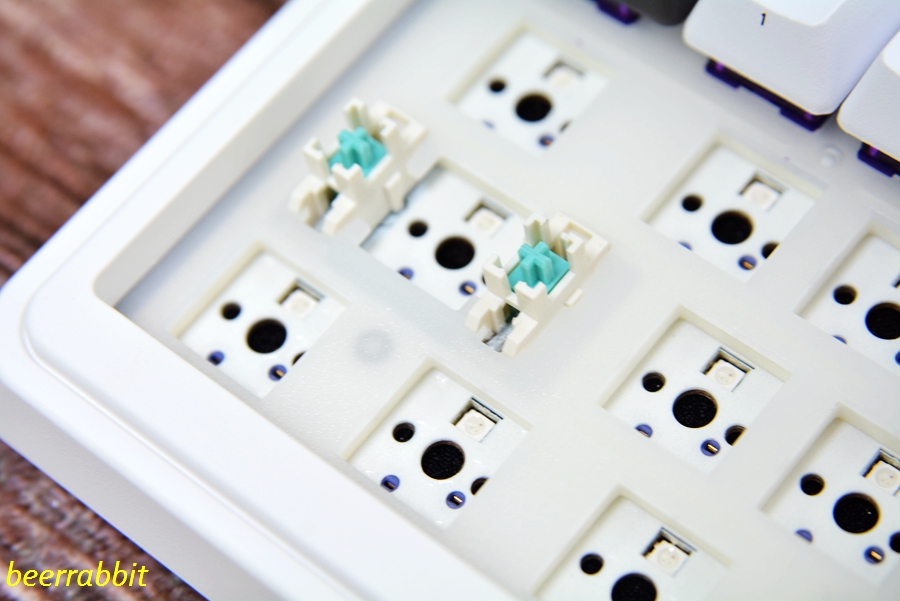 珂芝k75ttc烈焰紫,k75珂芝ttc快银轴是性能版吗