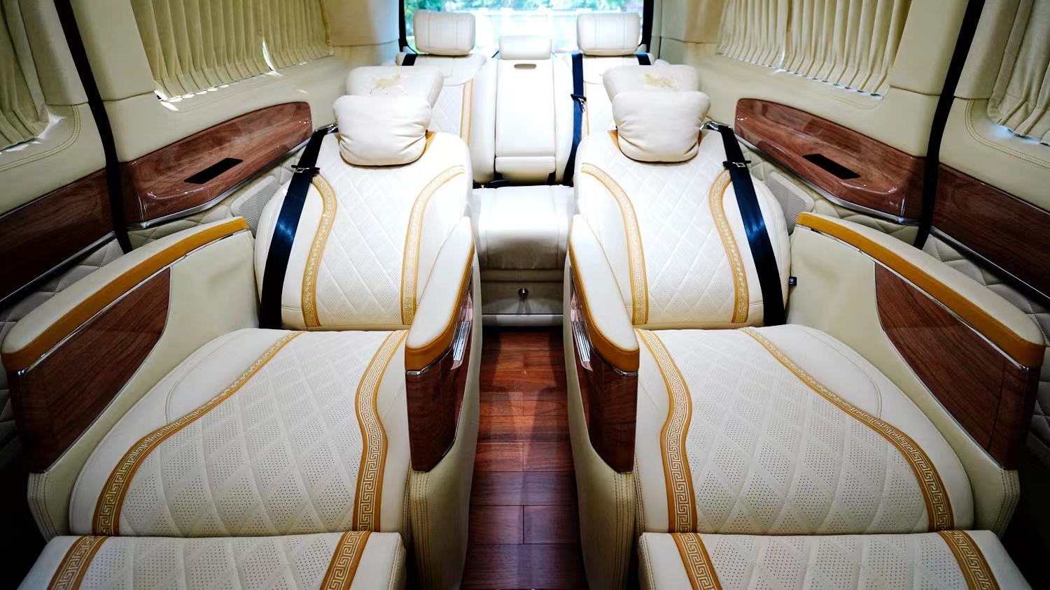 奔驰v980迈巴赫款价格,奔驰商务车详拍价格