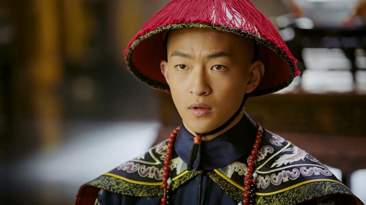 如懿传如懿断发后把画像烧了,如懿剪掉画像