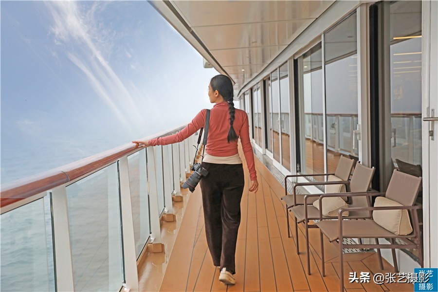 悬挂五星红旗豪华邮轮招商伊敦号，穿过百年历史尘烟再次启航