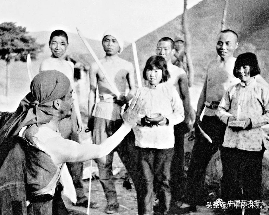 杩欎釜灞曡涓轰粈涔堜細闇囨捈浜哄績,杩欎釜灞曡鎵撶牬鑹烘湳鍜岀敓娲荤殑鐣岄檺