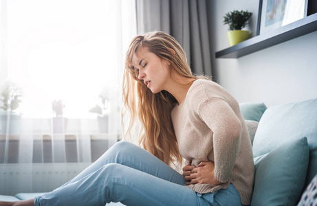 经期没忍住同房了，有哪些危害？医生：这几点要知道，别不当回事