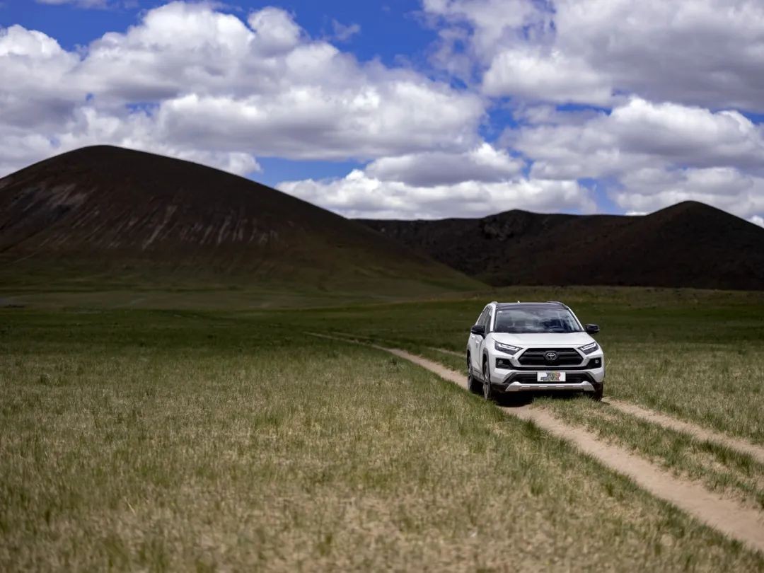 城市suv可以一直选4驱吗,城市suv四驱过炮弹坑