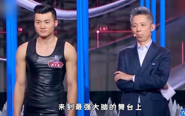 “明星针锋相对”：杨丽萍对金星当众拍桌，冯小刚让成龙下不来台