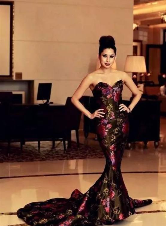 家族资产超百亿的大马最美公主,下嫁小3岁荷兰平民,彩礼4万英镑