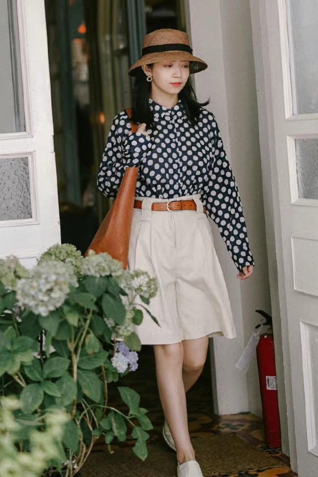 夏日穿搭衬衫短袖简约清爽,夏日里简约轻熟风穿搭示范