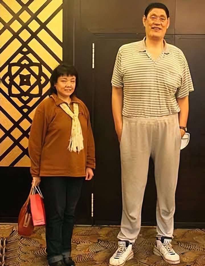 穆铁柱时期的男篮名单,篮球巨人穆铁柱身高