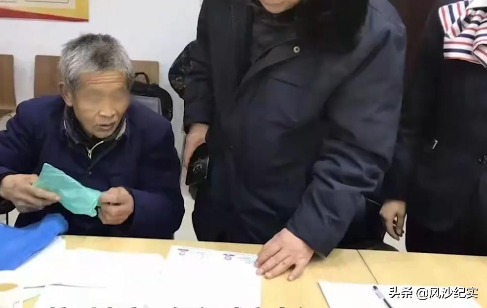 老人带着死亡证明去查银行存款,河北失独老人终于查到儿子存款