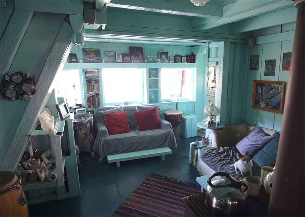 夫妻二人买下海岛过起隐居的生活,夫妻隐居小岛与世隔绝