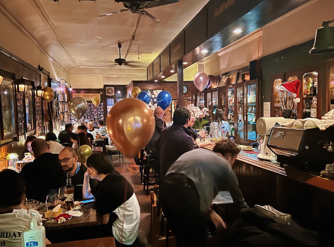 上海石库门黄酒红标黑标蓝标区别,上海石库门酒多少钱一瓶