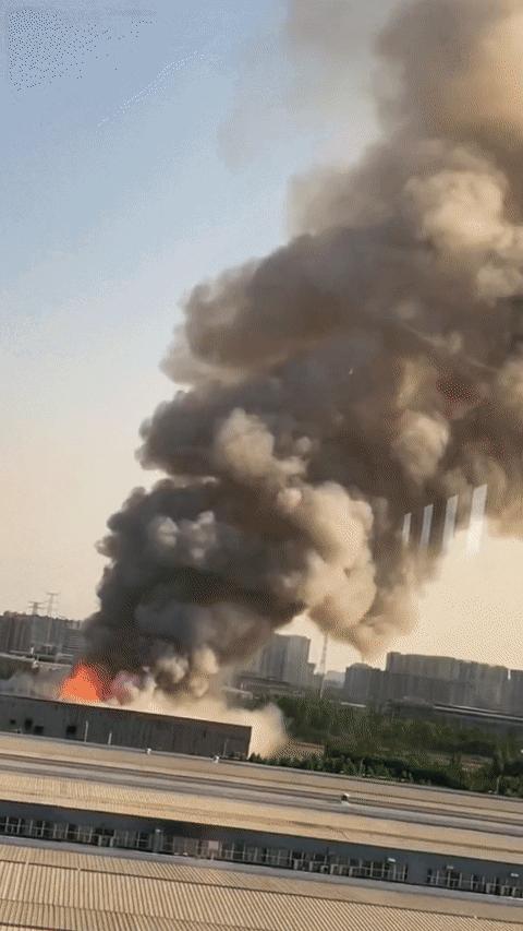 郑州新能源车起火后续,郑州东三环新能源汽车起火