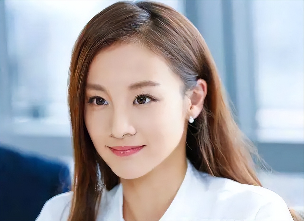 知名女星高调官宣婚讯,30岁知名女星晒结婚照官宣结婚