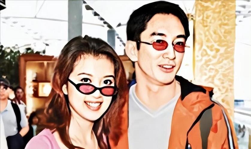 60岁吴姓港星，内地宝刀不老风流倜傥，美女网红富婆追爱为其庆生