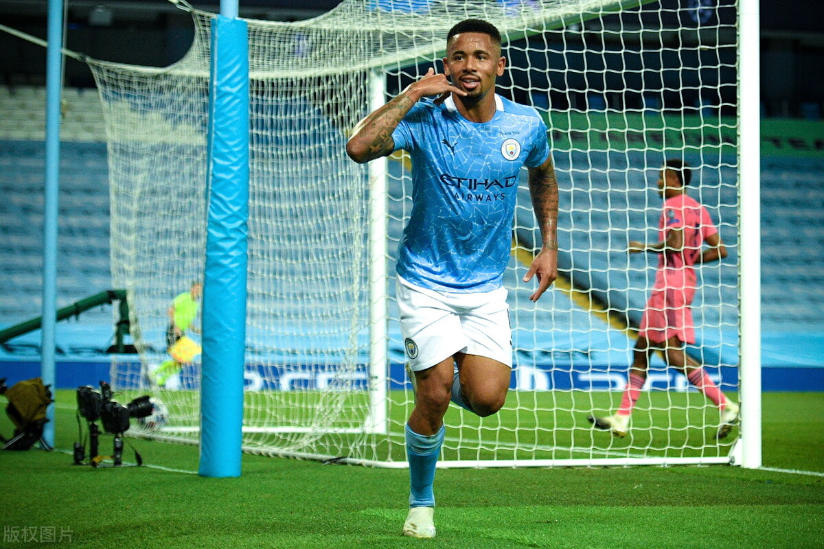 曾经那个有理想目标的小男孩,巴西贫民窟小男孩从小热爱足球