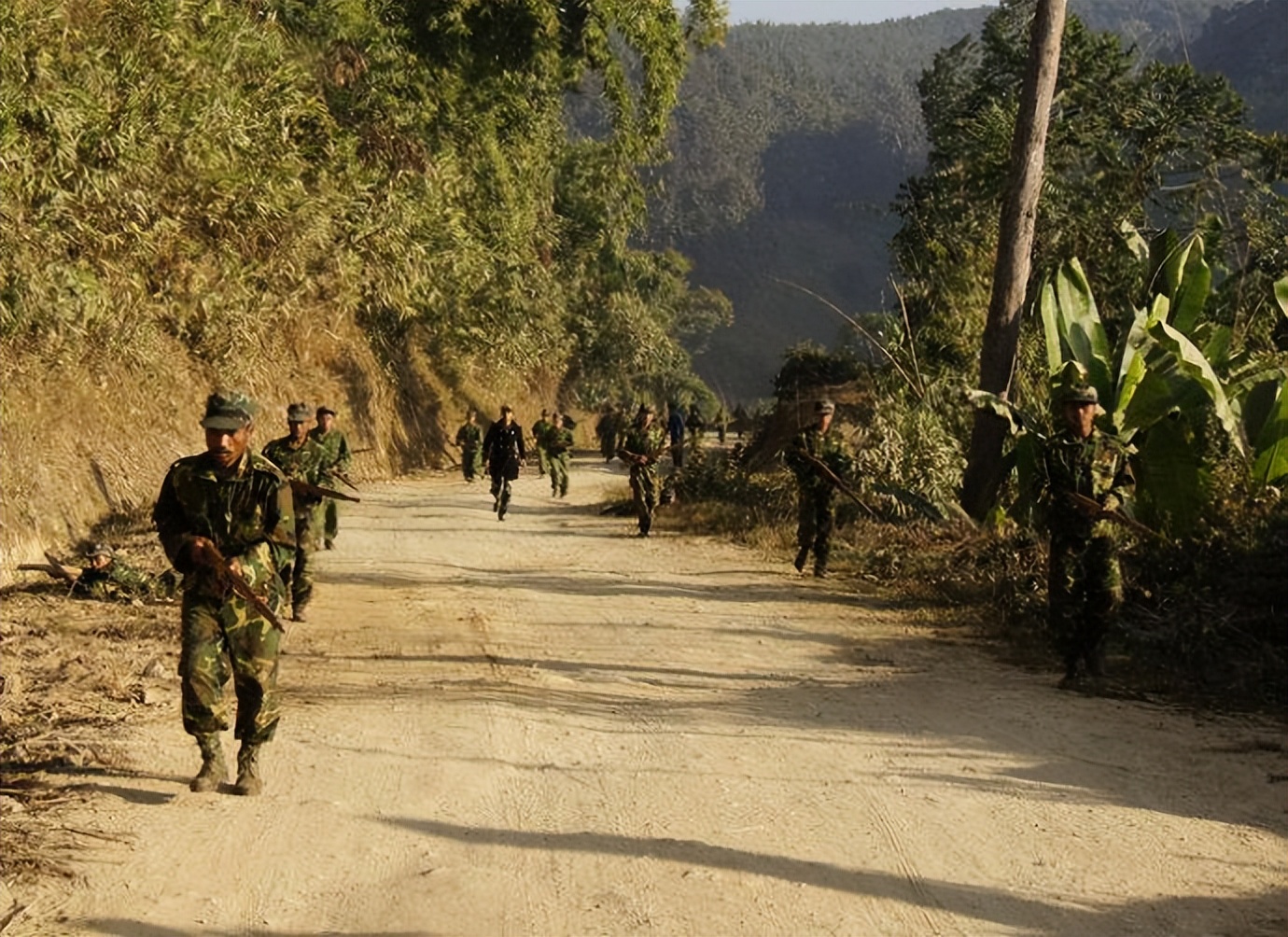 13年租户外出,让合租的小伙把空调开17度,小伙半夜摸到一只冰手