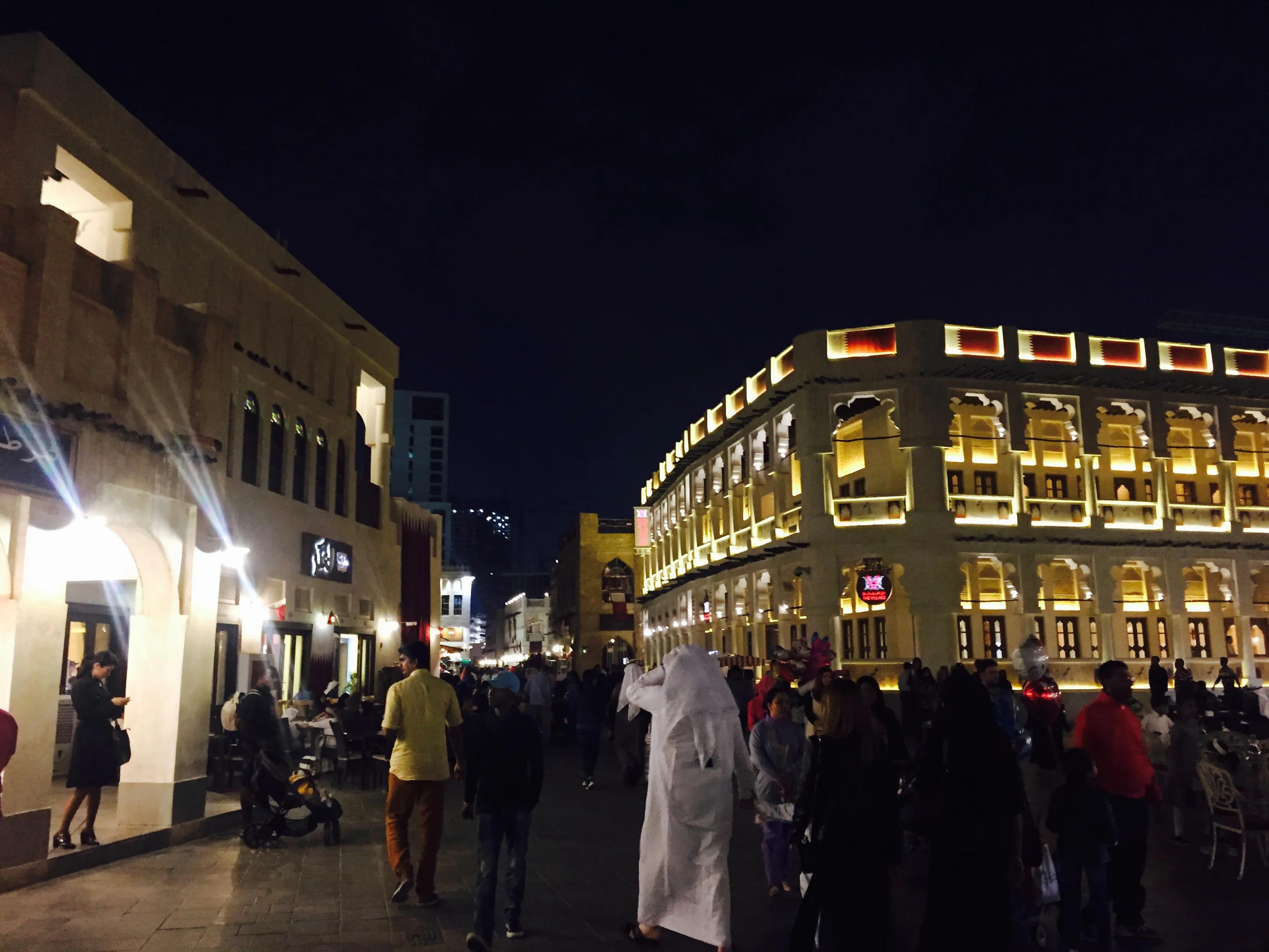 真实的卡塔尔长这样，一半沙漠一半海水