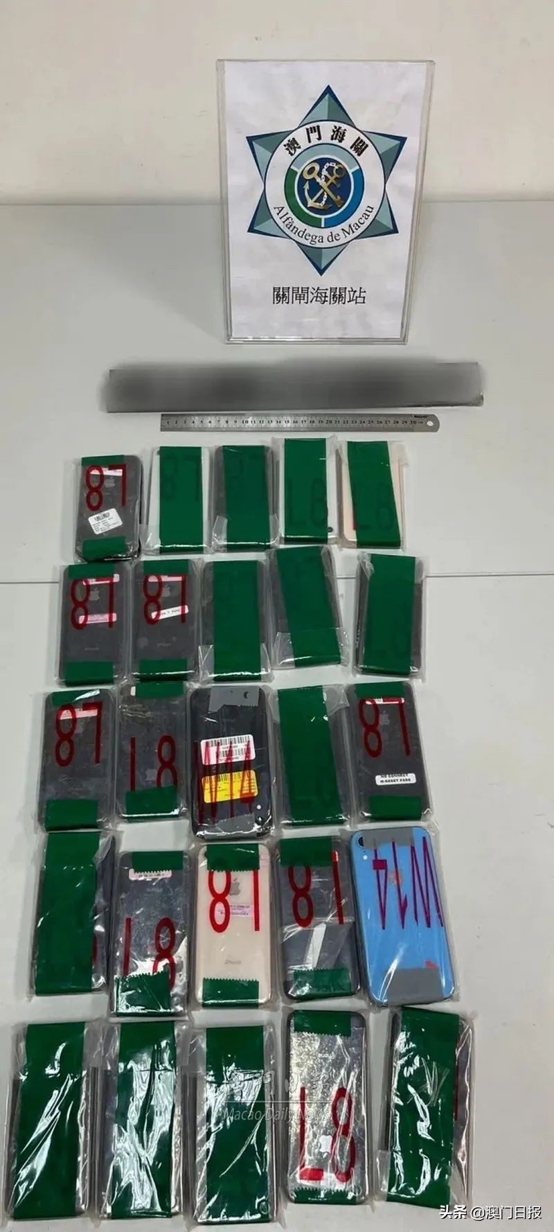 绑藏偷运940旧手机电子产品通关，35人被起诉