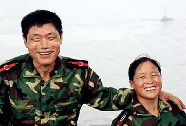 两夫妻守孤岛月入6万,一对夫妻被困孤岛一年吃一次肉