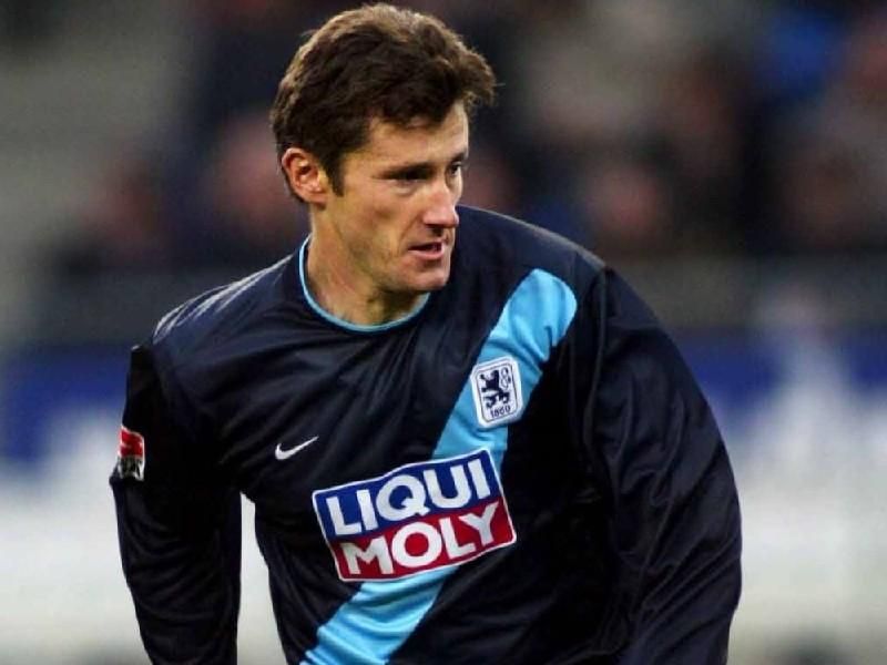 达沃苏克左脚吊射,童年球星