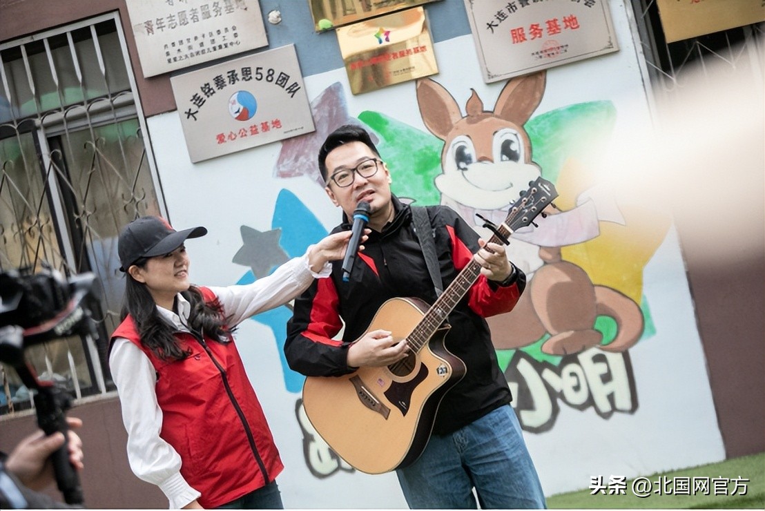 “爱耀未来星星与阳光”守护计划在辽宁开展中粮可口可乐青年志愿服务队开启爱耀星星未来的守护之路