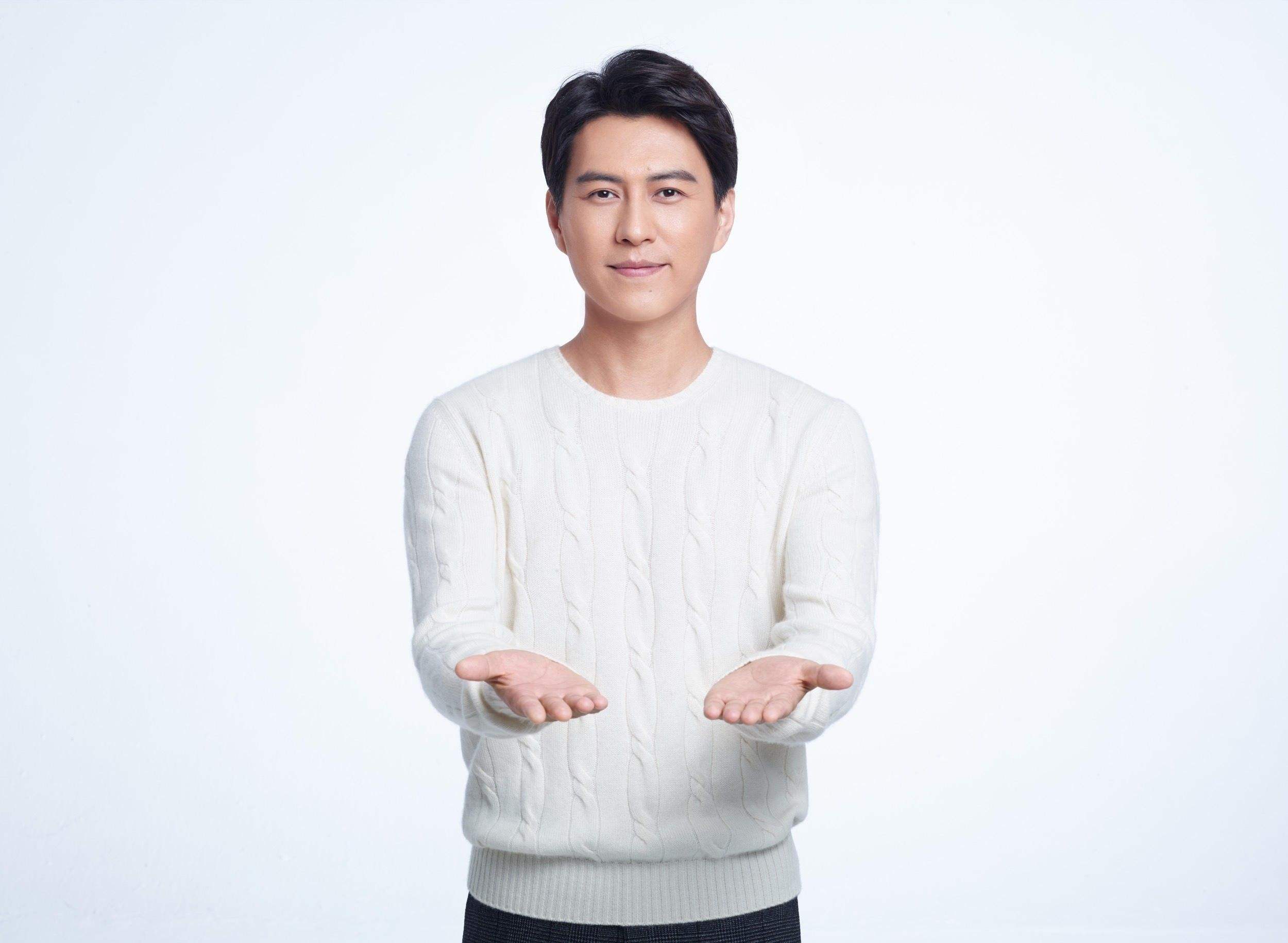 江珊爆料靳东,靳东李佳江珊合影照片