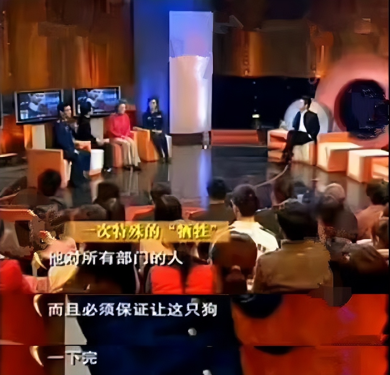 立功警犬被伤,功勋犬拍戏被炸死驯养员哭出血