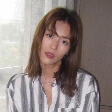 大脸妹子必选的三款发型,大脸额头窄适合什么发型