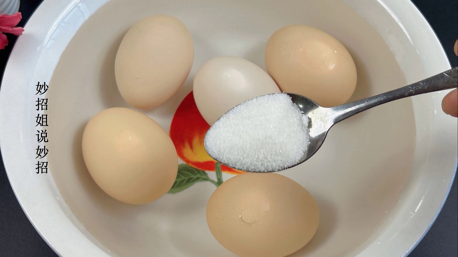 如何煮鸡蛋让蛋壳变得很硬,怎么煮鸡蛋鸡蛋不破壳