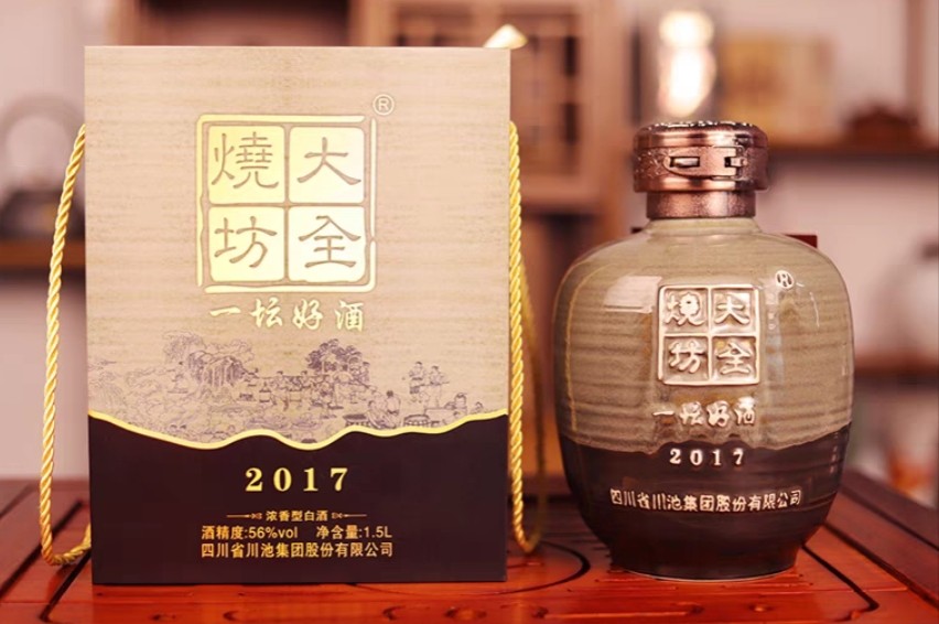 网友晒储备粮库,网友晒整箱五粮液